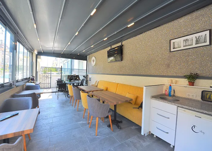 Ξενοδοχείο με διαμερίσματα Ozgur 4*